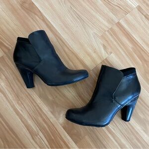 Kenneth Cole REACTION Women's Black Leather Juice-Y Bootie - Sz 7 1/2